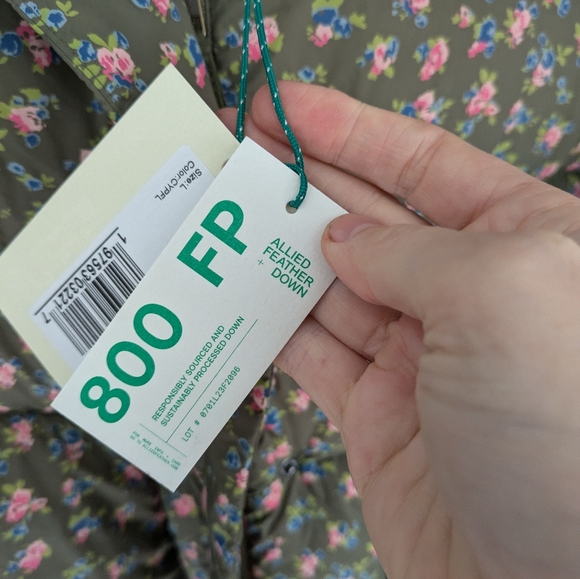 THE GREAT. Down Puffer Jacket in Cypress Basin Floral - Picture 5 of 12